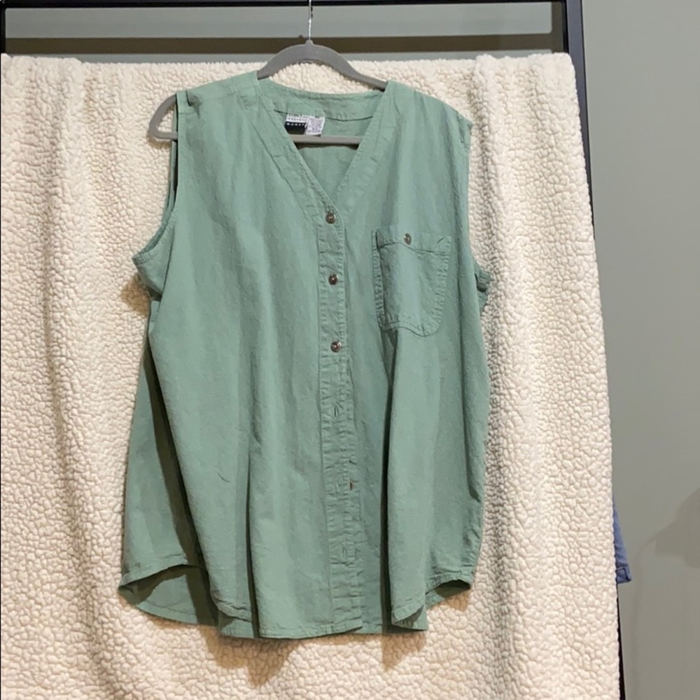 Light green tank